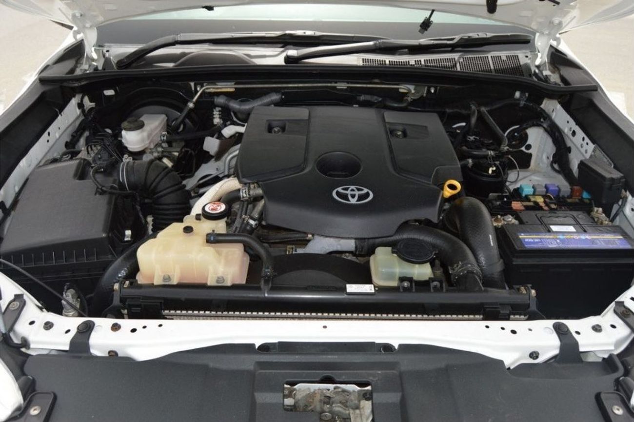 تويوتا هيلوكس SR5 Diesel Right Hand Drive Full option Clean Car