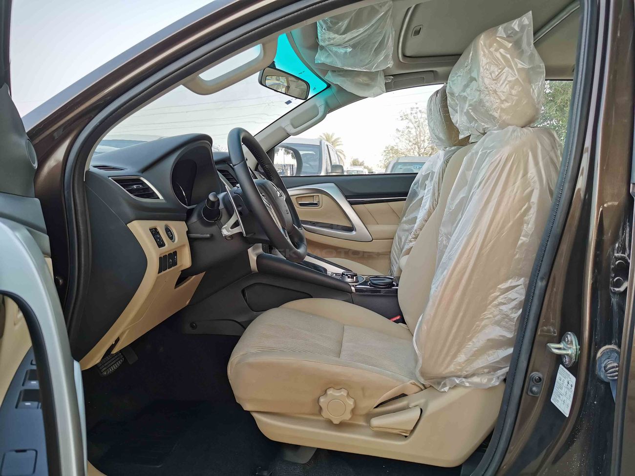 Mitsubishi Montero 3.0L Petrol, 18" Rims, Sunroof, Push Start, Back Sensor, Bluetooth, Fog Lights, CD-USB(CODE # MSP01)