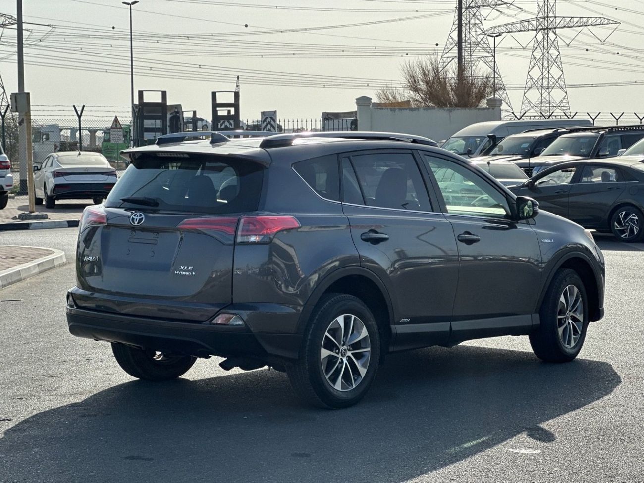 تويوتا راف ٤ XLE 2.5L Hybrid XLE Sunroof, Full Option