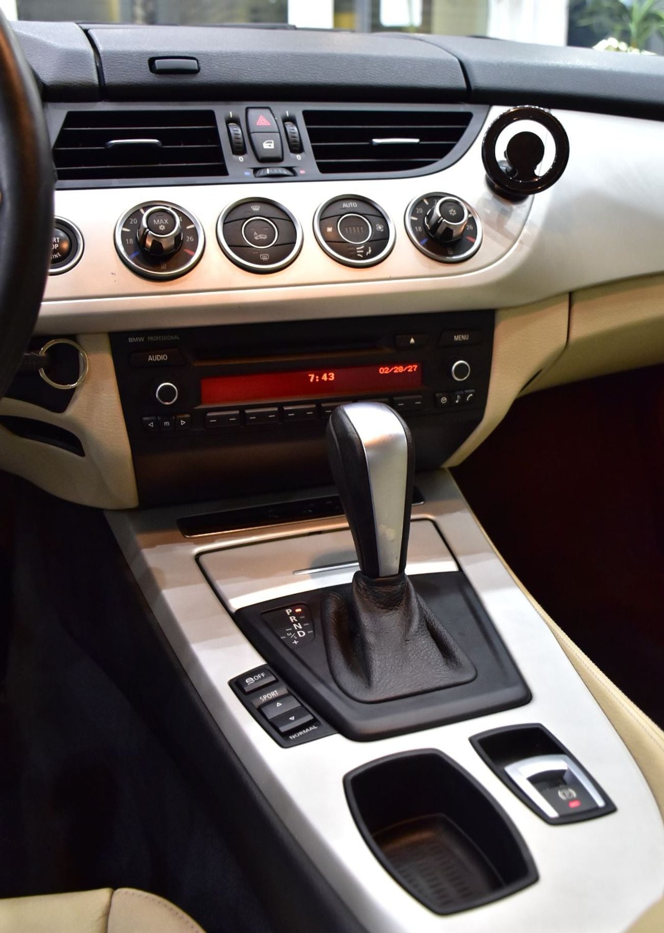 BMW Z4 sDrive 23i EXCLUSIVE EXCELLENT DEAL for our BMW Z4 sDrive23i ( 2012 Model ) in Brown Color GCC Specs