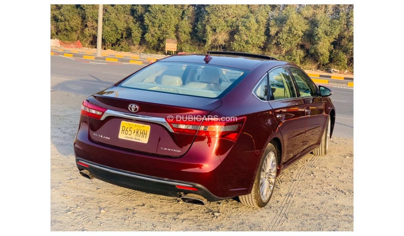 Used Toyota Avalon Limited Limited 2017 for sale in Sharjah 496235