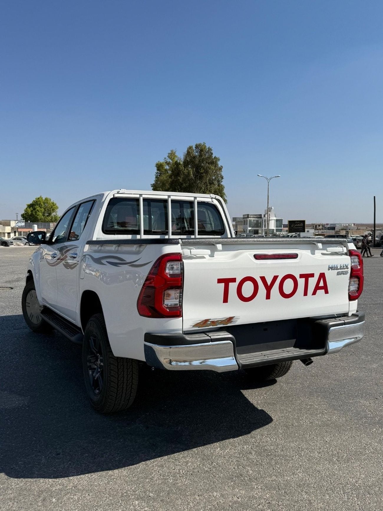 Toyota Hilux Toyota Hilux 2.7 AT push start Full option GCC 2025