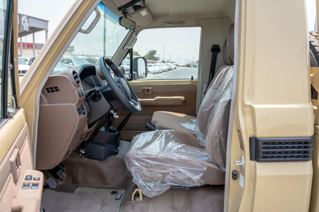 تويوتا لاند كروزر بيك آب Std 4.0L Single Cab Utility 4WD