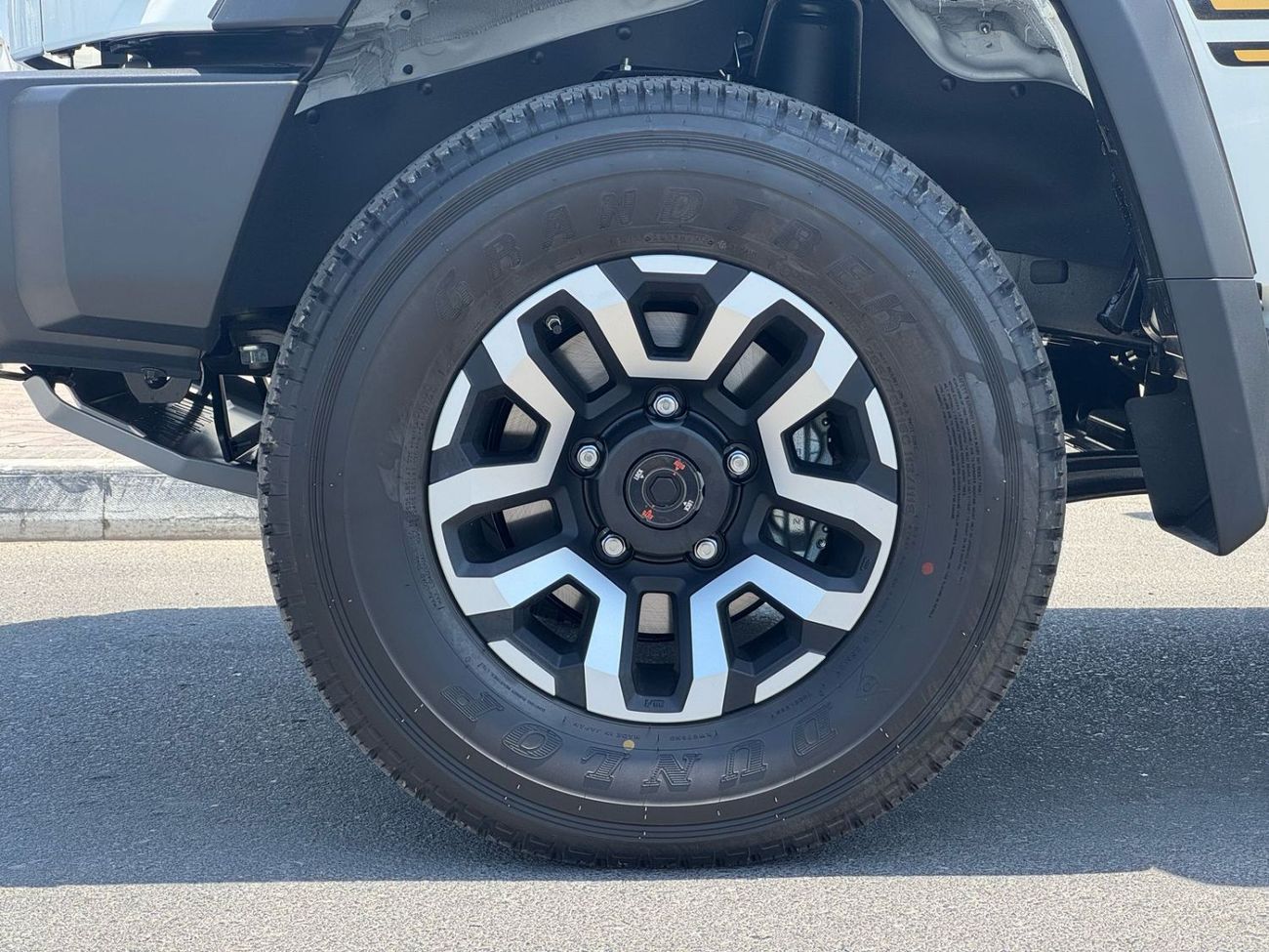 تويوتا لاند كروزر 70 2025 TOYOTA LAND CRUISER LC76 HARD TOP, 4L, PETROL, A/T, 4WD, WHITE/BEIGE