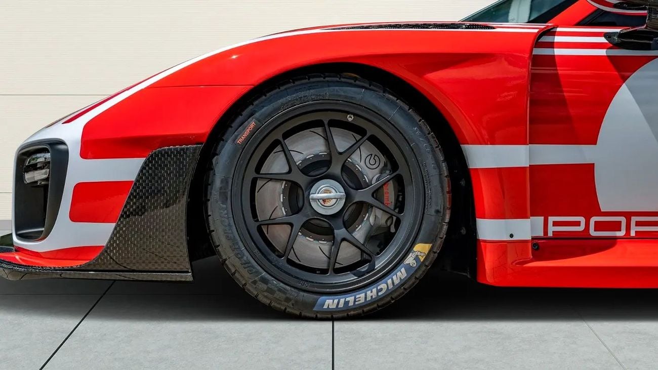 بورش 911 GT2 RS 935 MOBY DlСК 1 OF 3 in Salzburg Red Spare Package