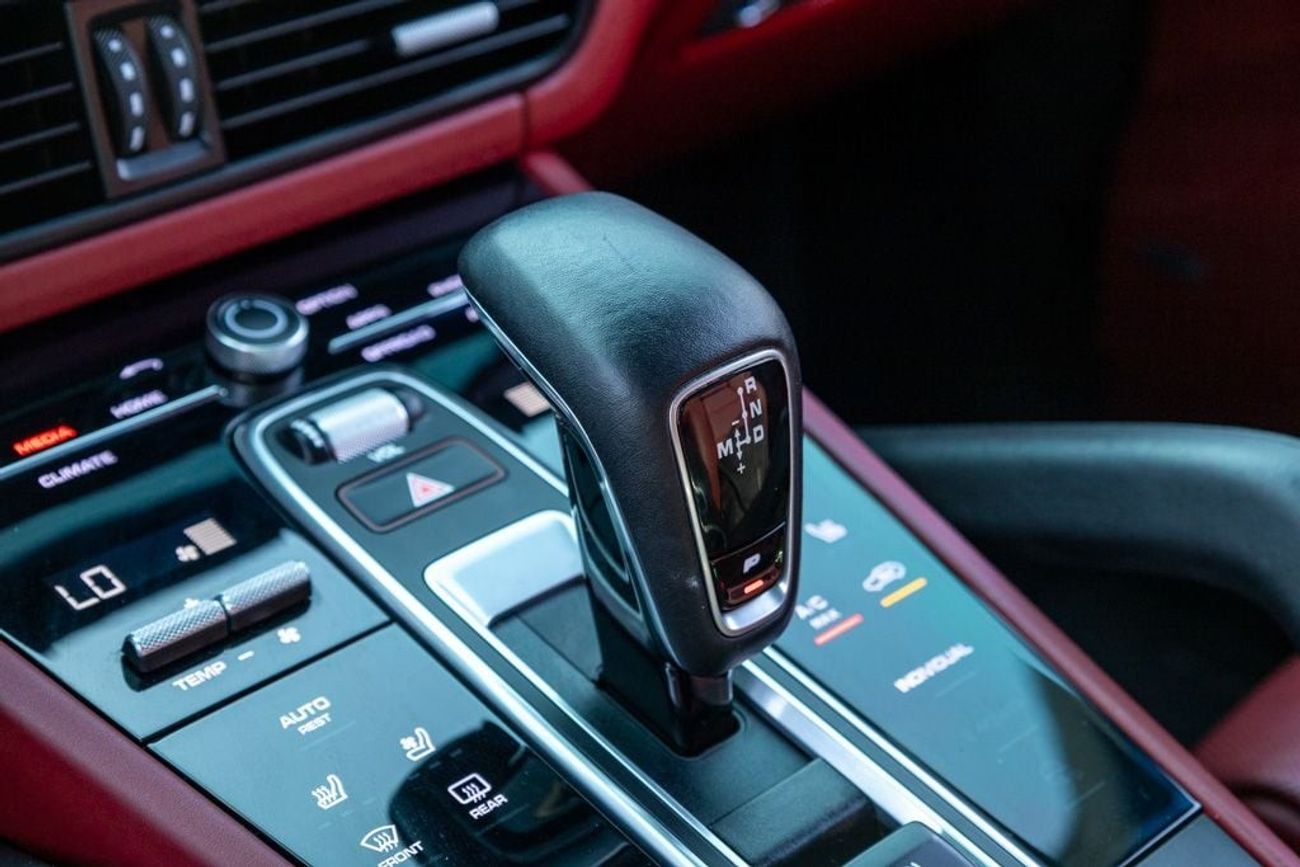 Porsche Cayenne S 2.9L (440 HP) Porsche Cayenne S 2019 GCC under Warranty with Flexible Down-Payment.