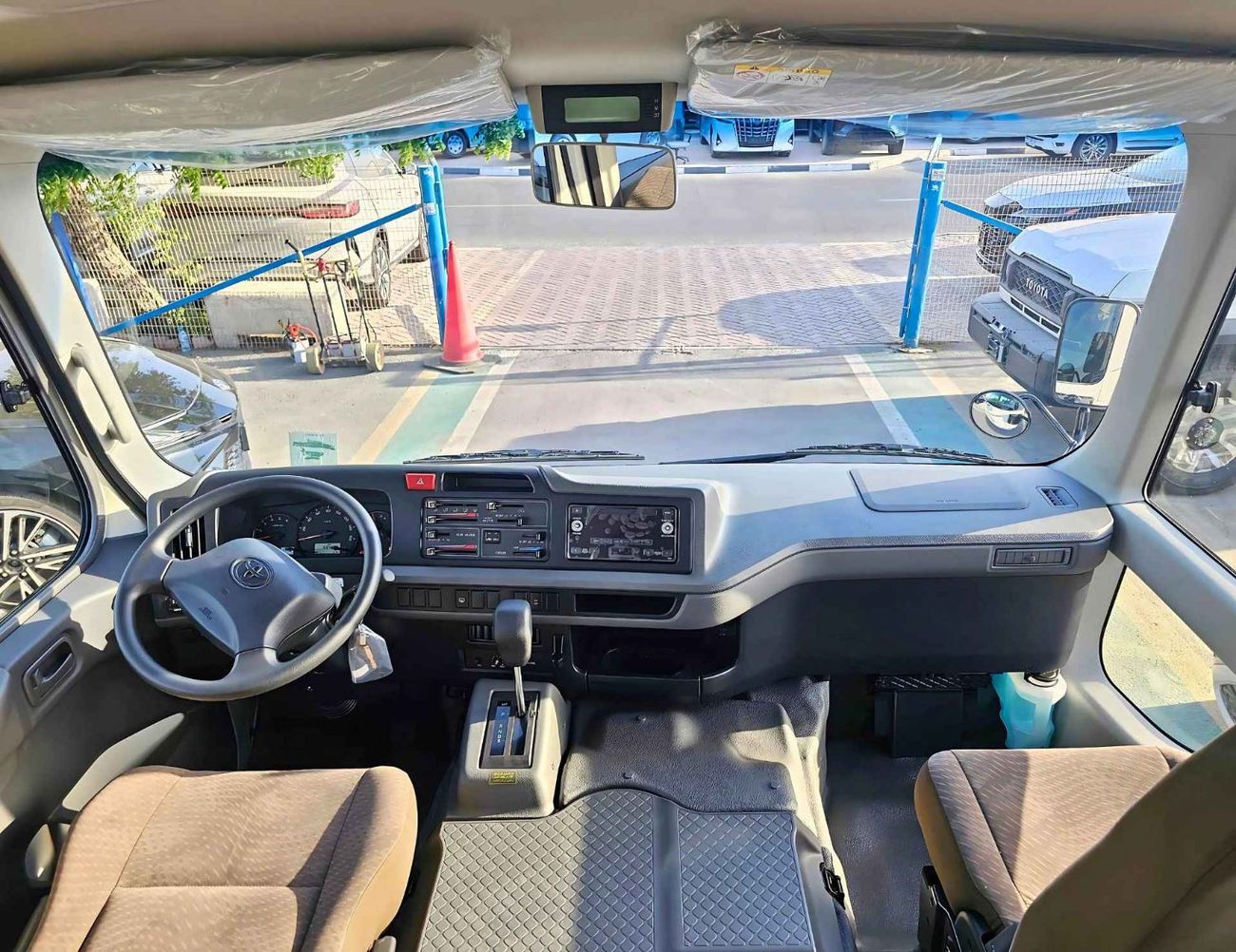 Toyota Coaster 23 SEATER/ AUTO DOOR/ HLF LUGGAGE RACK PW DIESEL AT 2.8L V4 /CODE#COD28B