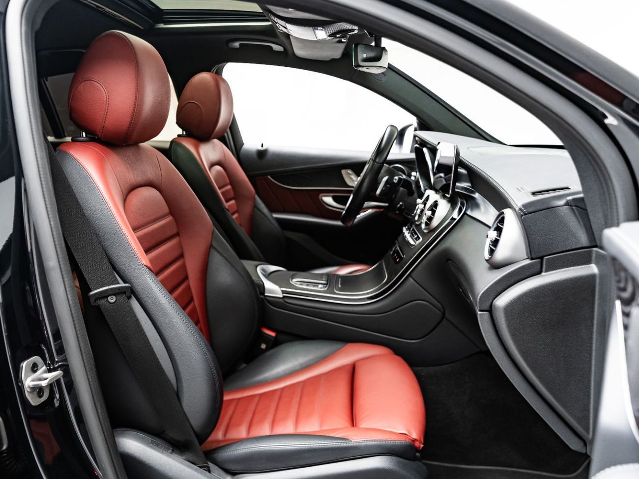 Mercedes-Benz GLC 200 2023 Mercedes GLC 200 Coupe, 2028 Mercedes Warranty + Service Contract, Low KMs, GCC