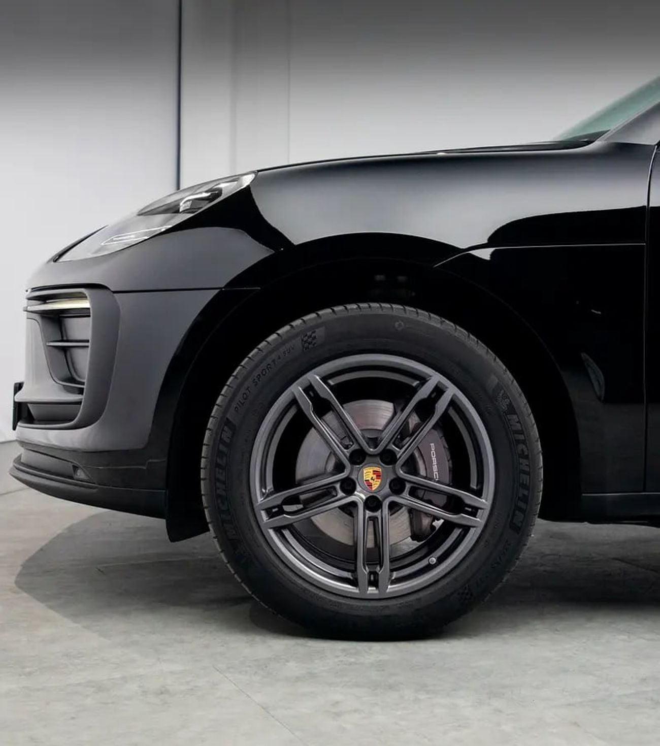 Porsche Macan STANDARD Dealer Service • Sport Chrono • AWD • GCC