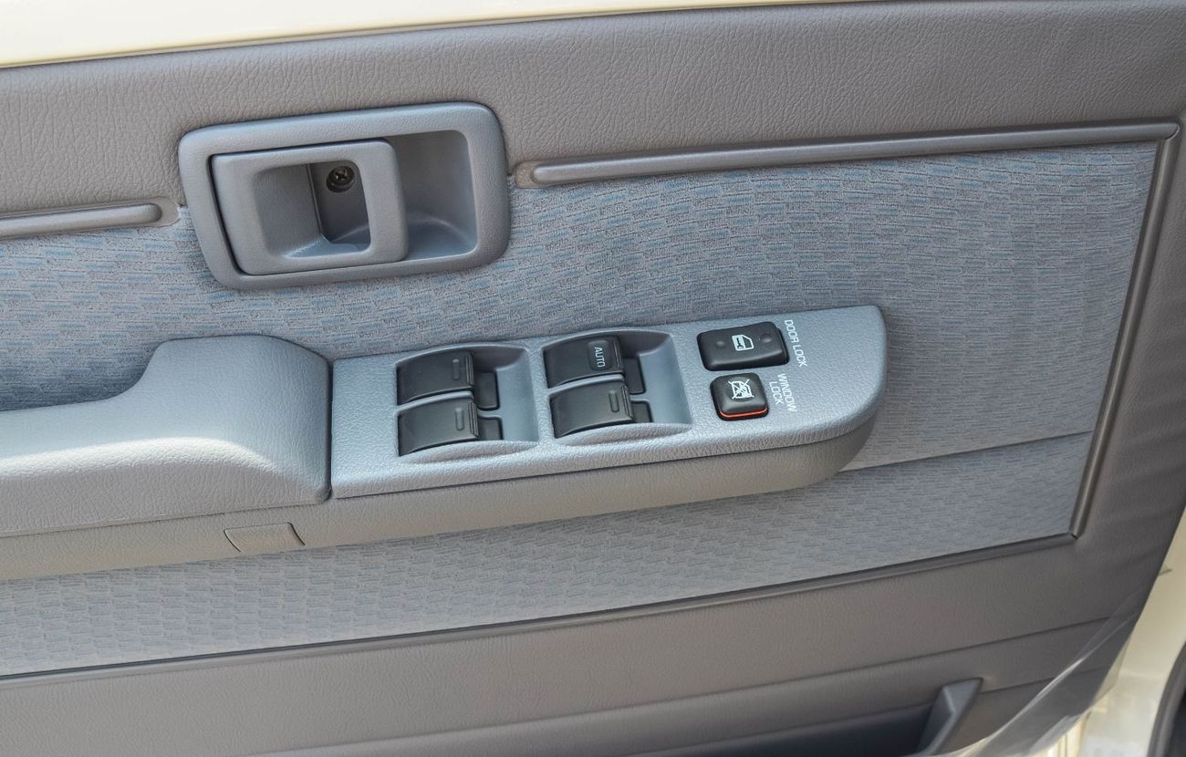 Toyota Land Cruiser 70 TOYOTA LAND CRUISER 76 4.0L 4WD MT 5DOOR SUV 2025