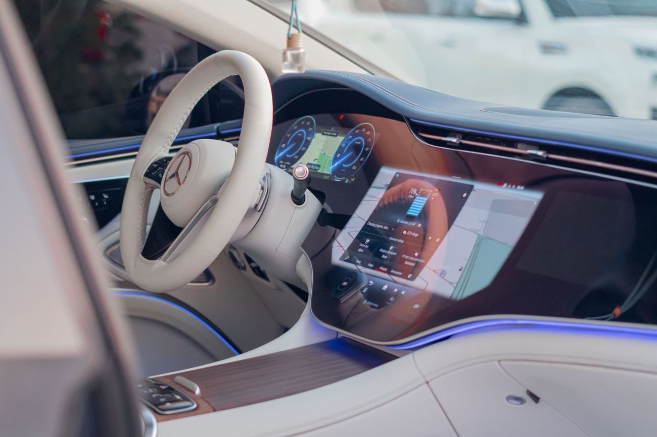 Mercedes-Benz EQS 450+ Premium + gcc car full option low mil