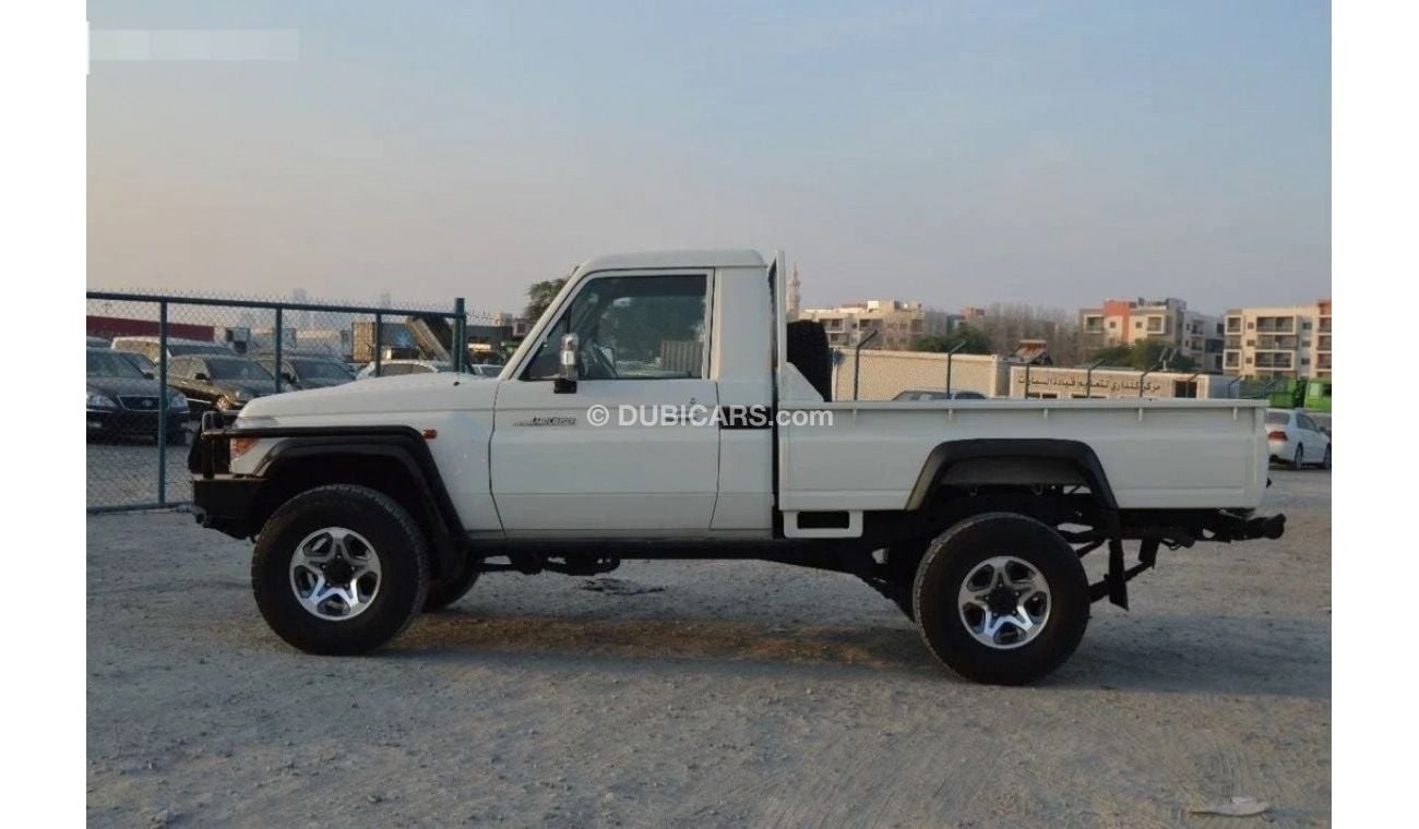 Used Toyota Land Cruiser Pick Up 2018 for sale in Dubai - 698342