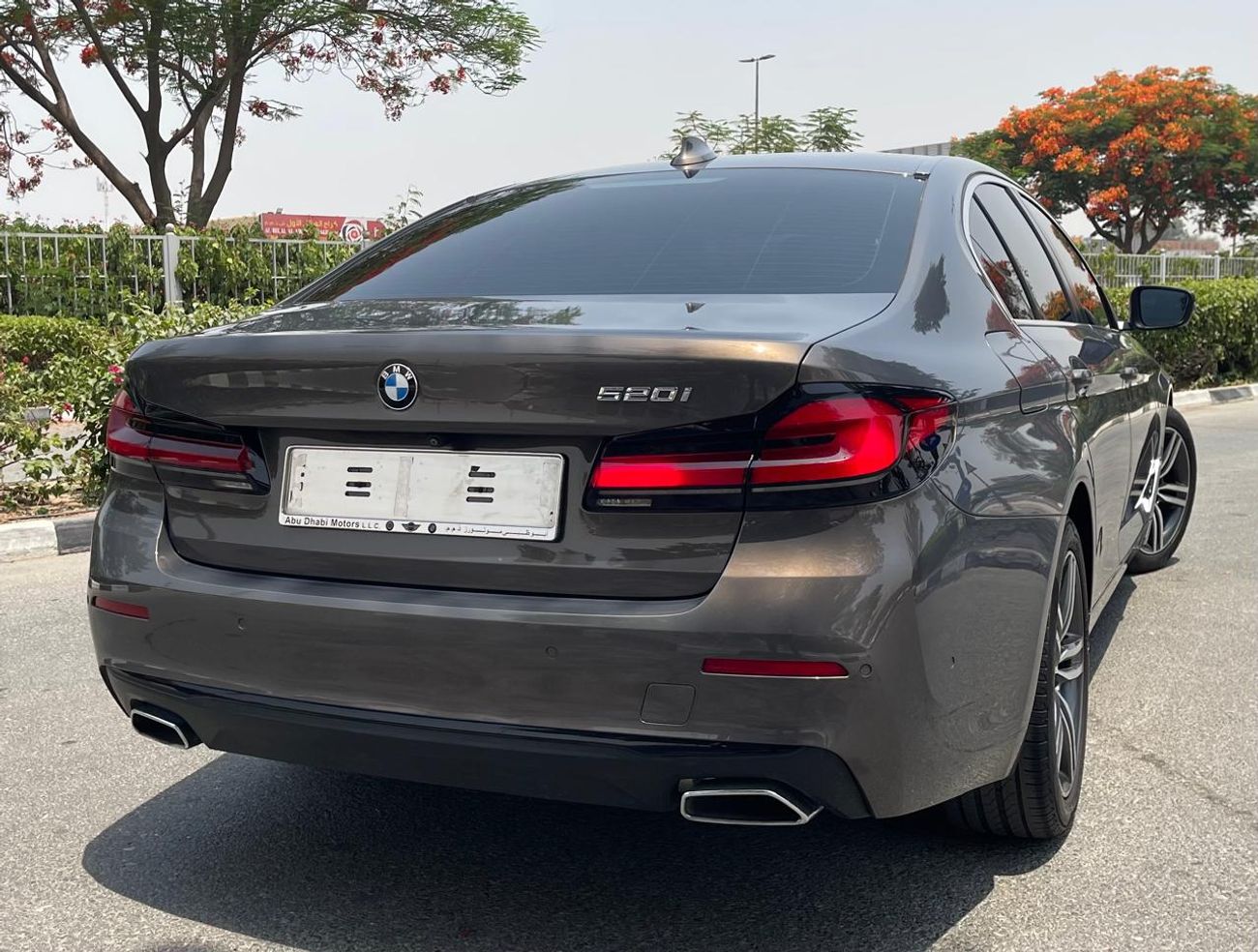 BMW 520i Std 2.0L Warranty & Service upto 2027 2021 GCC