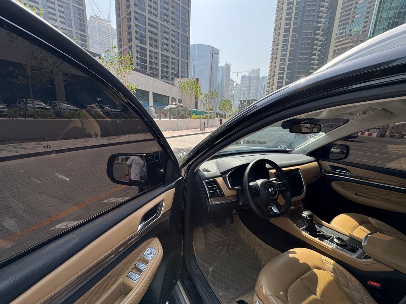 أم جي RX8 LUXURY | GCC Specs | under warranty