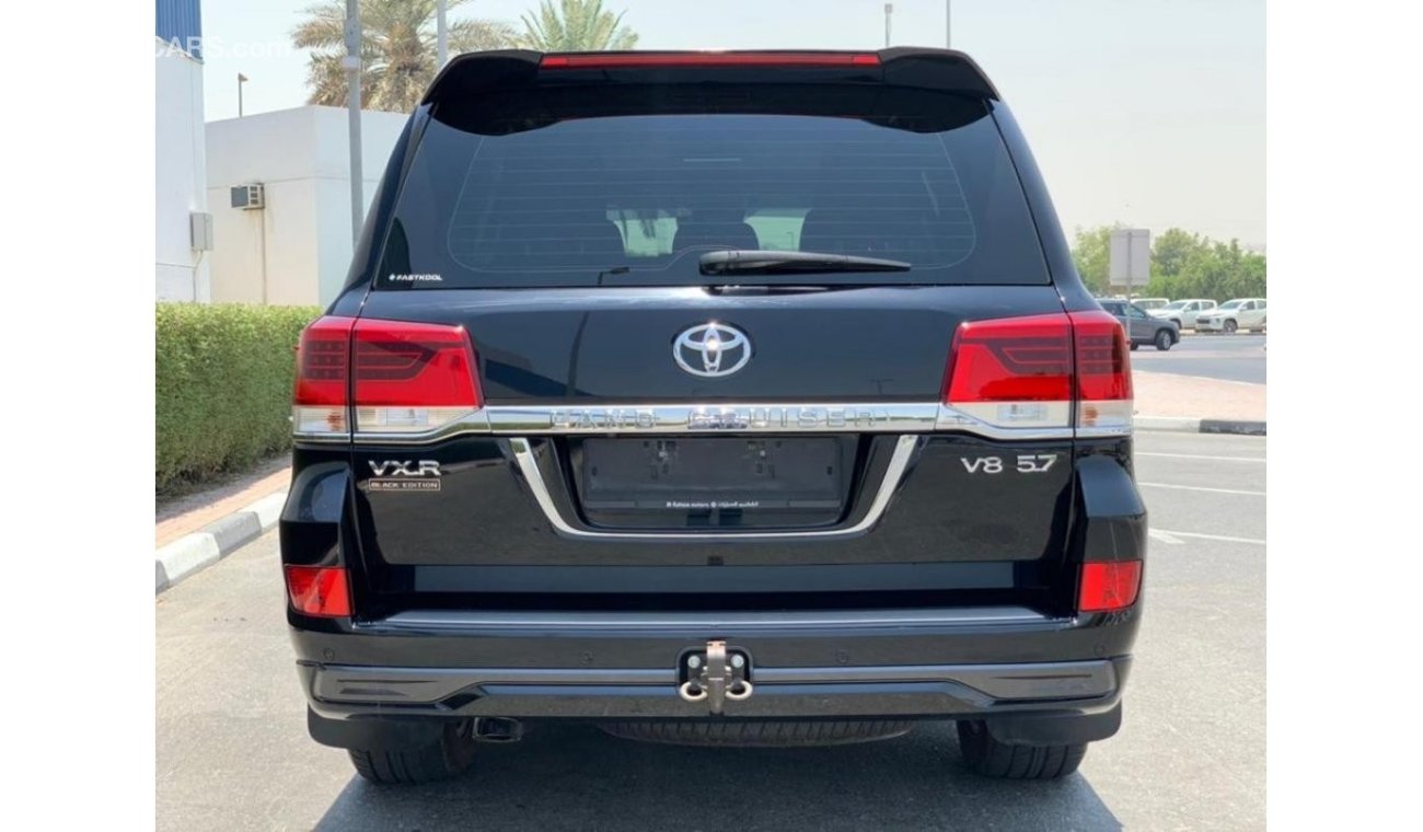 Toyota Land Cruiser VXR 5.7 L "Black Edition" 2018 / GCC Spec