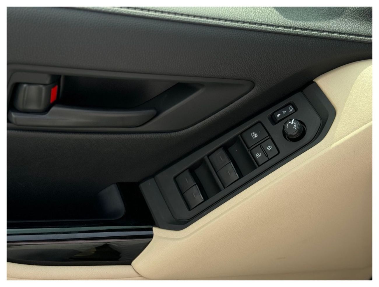 Toyota Land Cruiser GXR 4.0L FULL OPTION WITH SUNROOF AND COOLING BOX