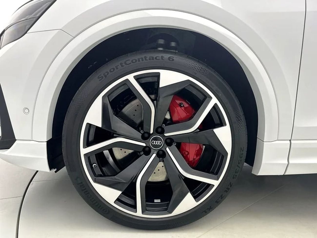 Audi RSQ8 STANDARD STD quattro 600hp Black-Red Edition (Ref# 052046)