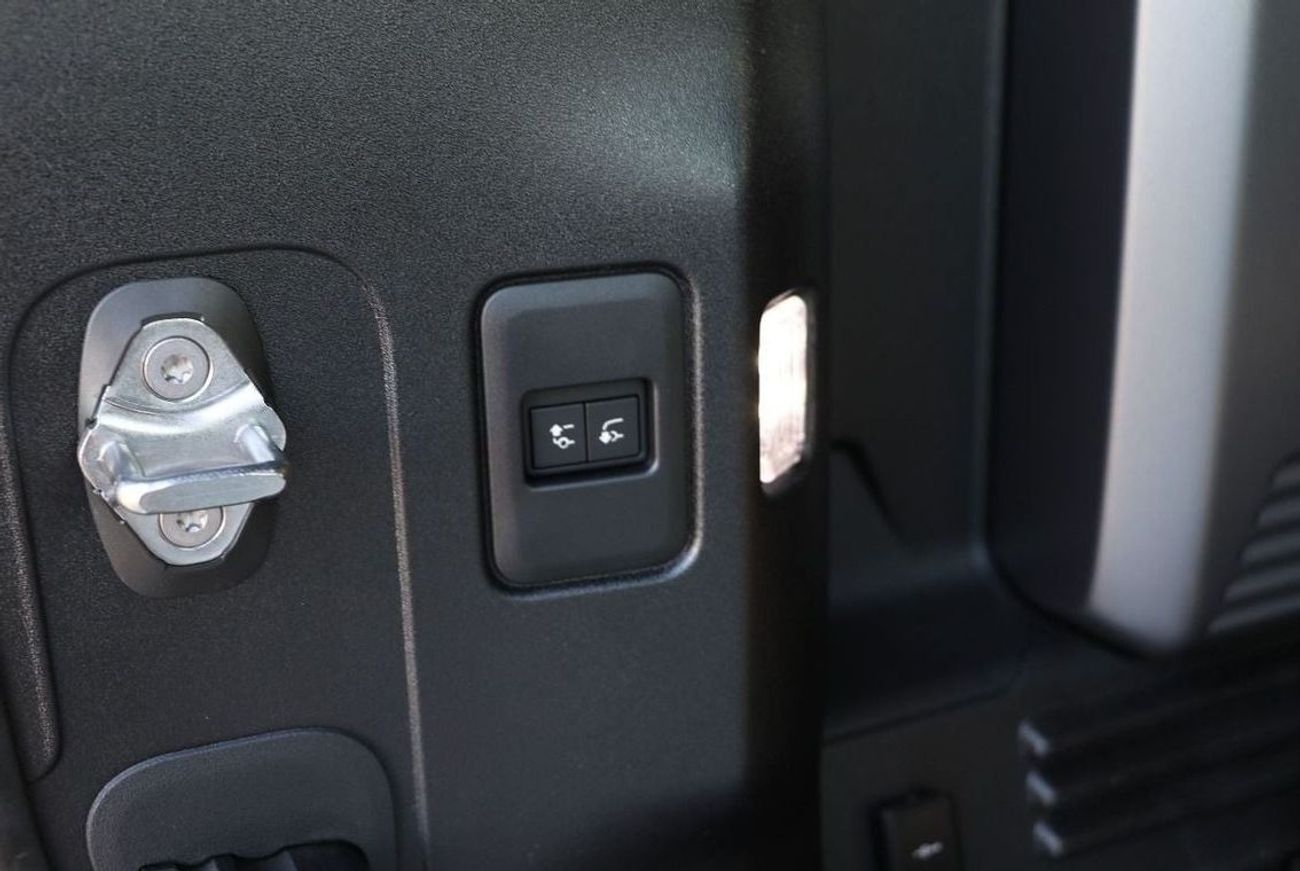 Land Rover Defender 2025 Defender 3.0L Petrol P400 X-Dynamic HSE