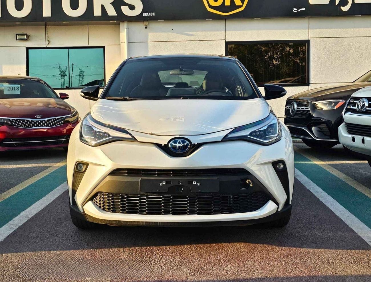 تويوتا CHR LUXURY / 1.8L HYBRID / DOUBLE TONE / PUSH START / LEATHER SEATS / FULL OPTION (CODE# 67991)
