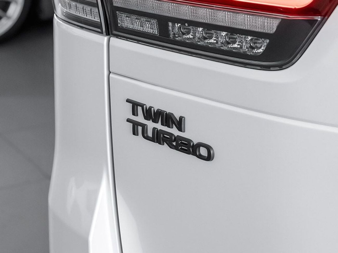 تويوتا لاند كروزر GR Sport