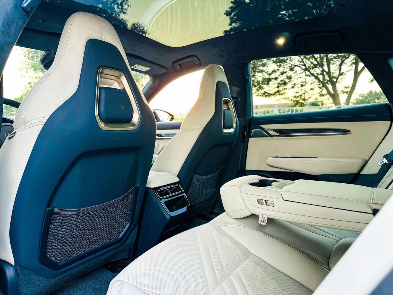 Zeekr 001 2024 Used Zeekr 01 Flagship AWD / Range (580 Km) / 544 Hp / Law Mileage (10,000 Km) / Gcc Warranty