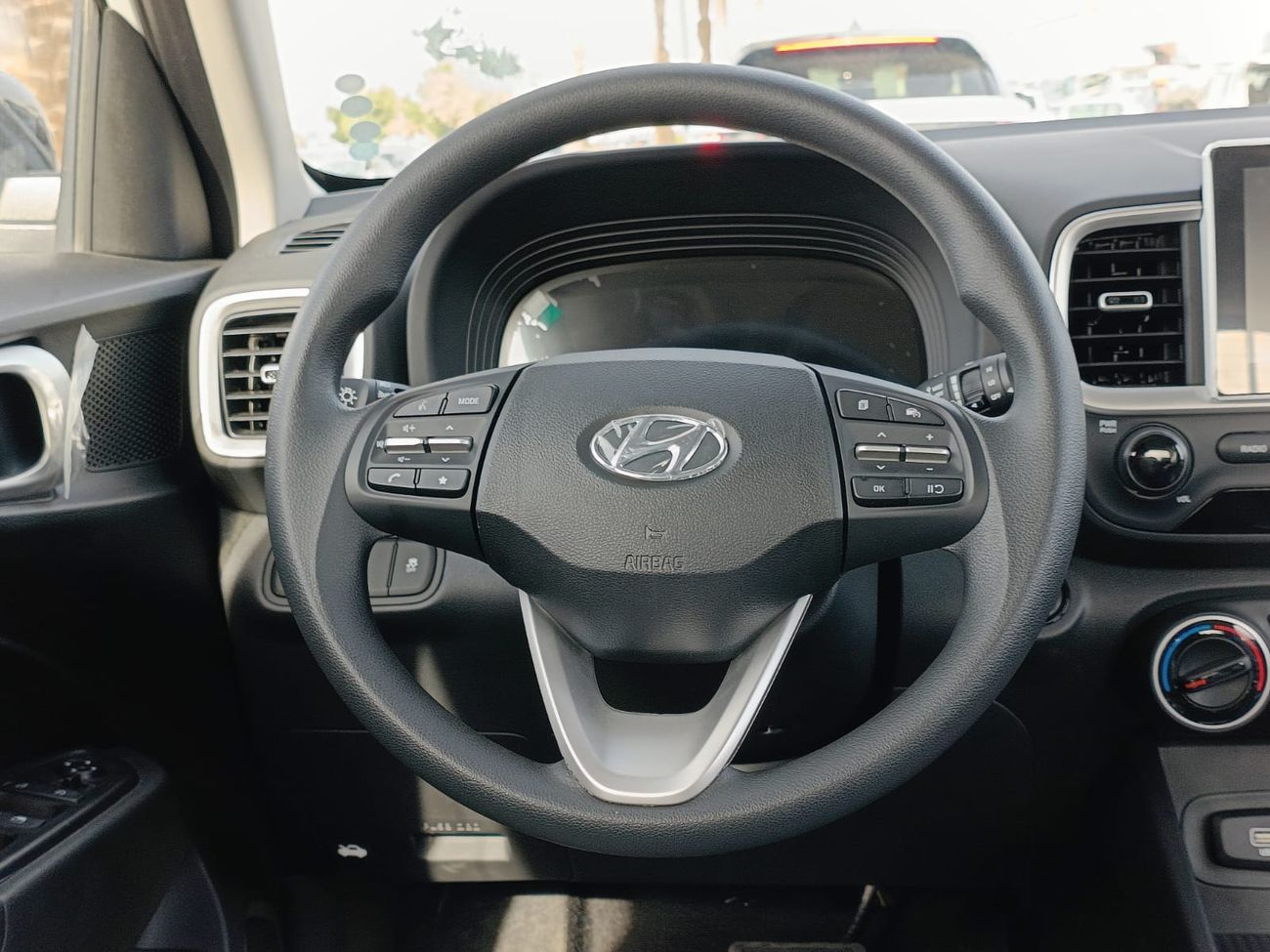 هيونداي فنيو Premier Plus Turbo | 1.0L V4 | SUNROOF | FULL OPTION (CODE # VEN10AF)