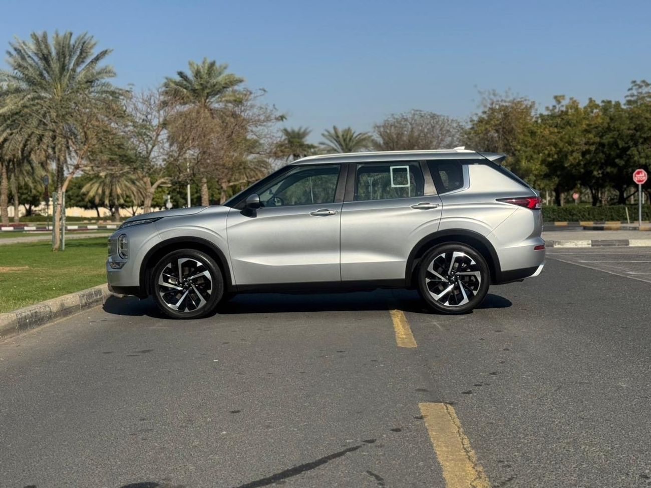 Mitsubishi Outlander GLX Super High 2.4L