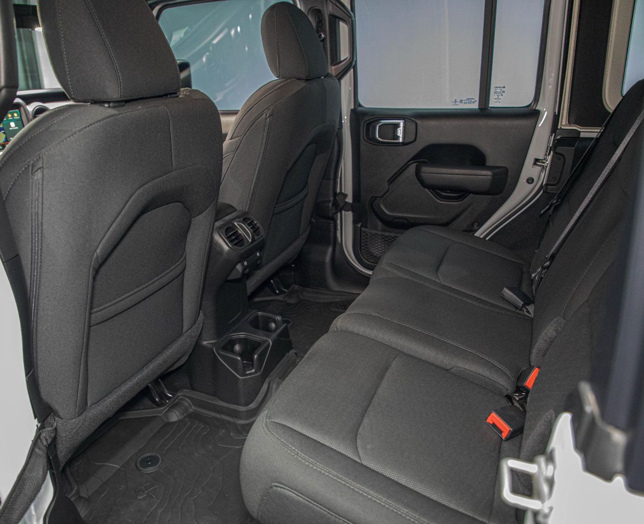 Jeep Wrangler Sport 3.6L A/T (5 Seater) 2,260x60 • 20% DP • 2023 Jeep Wrangler Sport Unlimited • Warranty • GCC