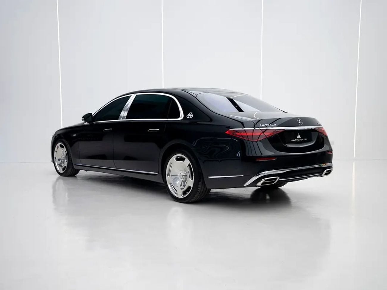مرسيدس مايباخ S680 مايباخ 4 MATIC GCC SPECS | FIRST-CLASS 4-SEAT REAR CABIN | V12