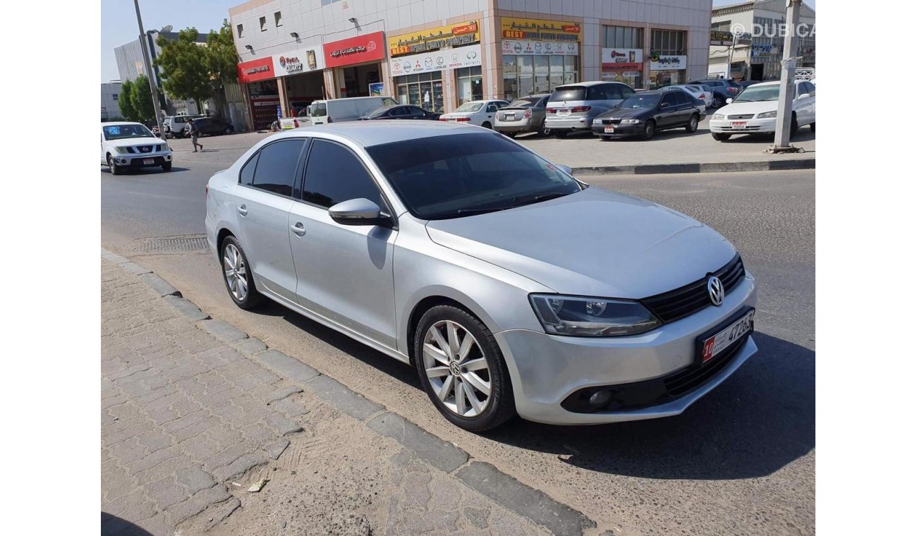 فولكس واجن جيتا Volkswagen Jetta Mid Option for Sale at 13700 AED