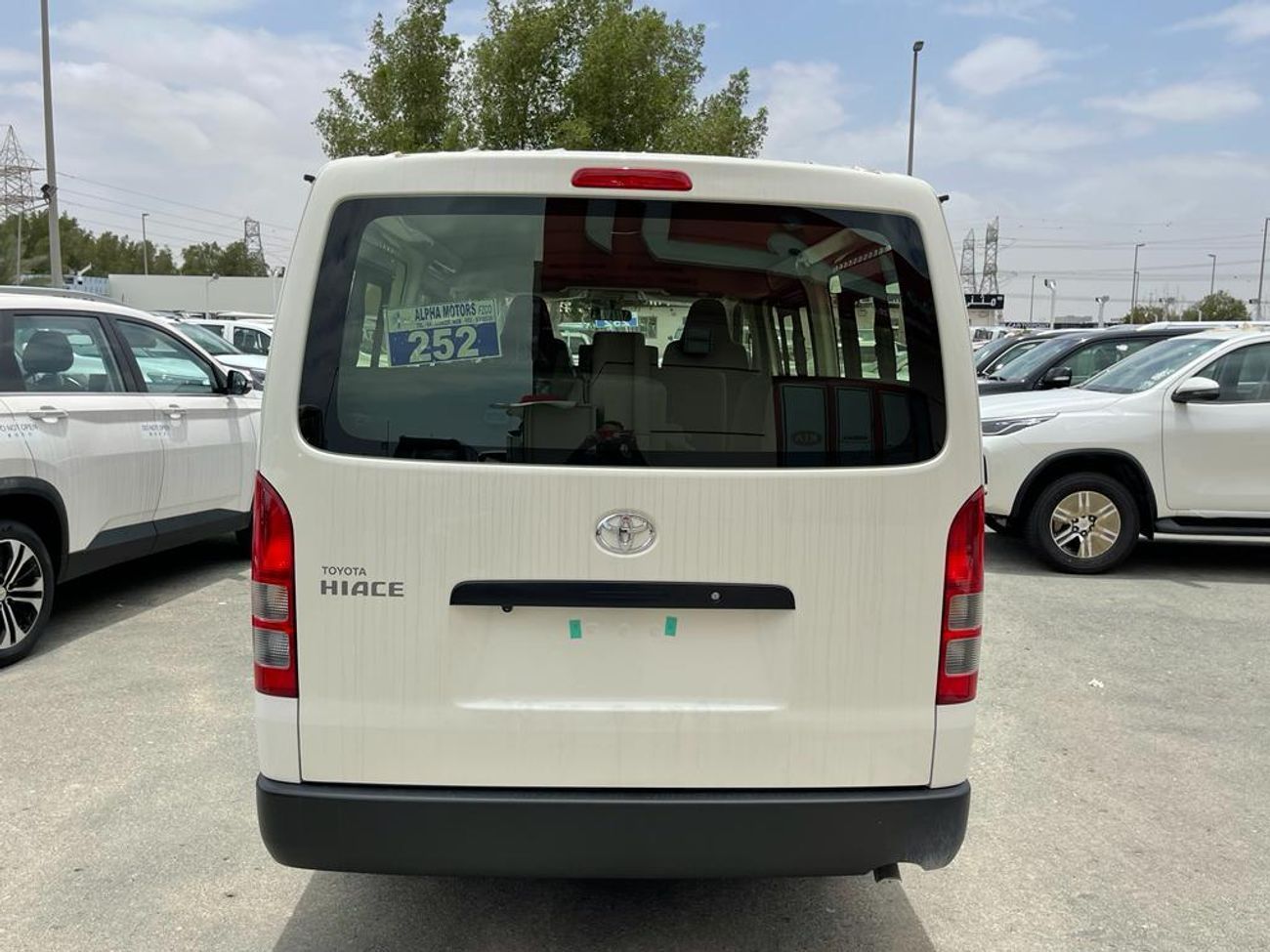 تويوتا هاياس toyota hiace 2025 standardroof  103000aed export