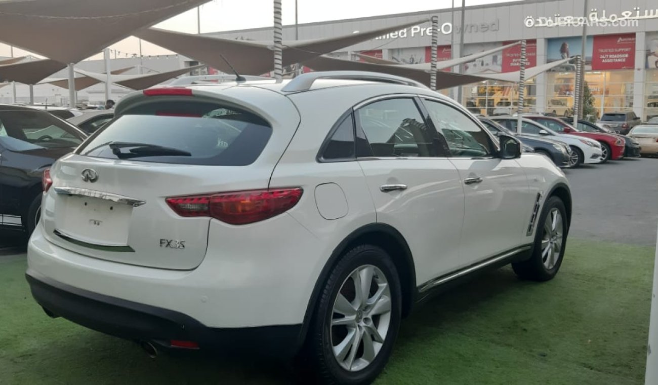 Infiniti FX35 Gulf - number one - leather - hatch - wheels - screen - rear wing fingerprint in excellent condition