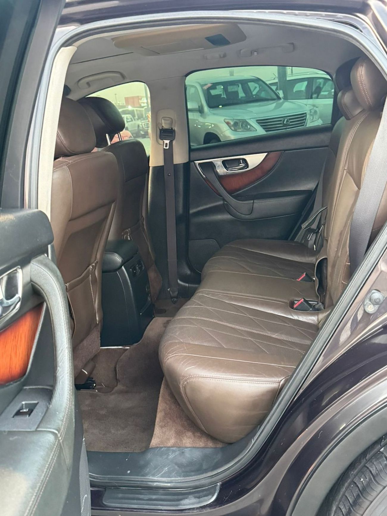 Infiniti FX50 In excellent condition and requires no expenses