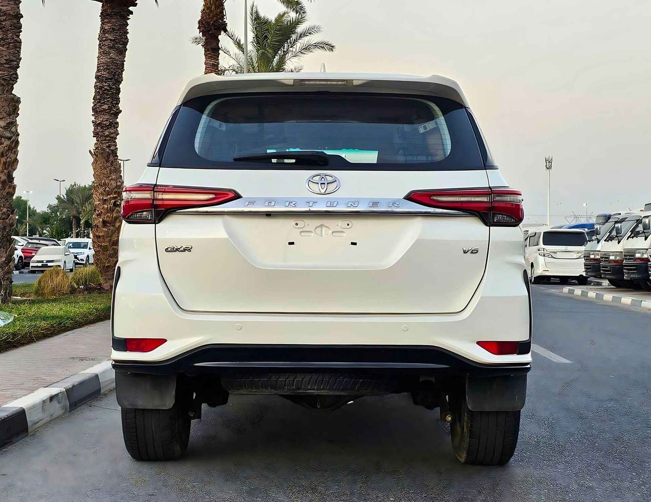 تويوتا فورتونر GXR V6 4.0 4WD/ 2021 SHAPE/ LEATHER SEATS/ DVD CAMERA/ LOW MILEAGE/ EXPORT ONLY / LOT# 72939