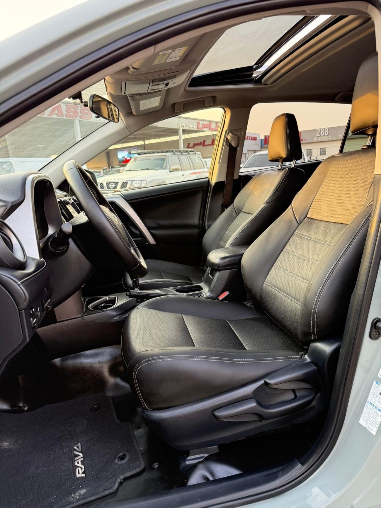 تويوتا راف ٤ Hybrid XLE 2.5 L full option