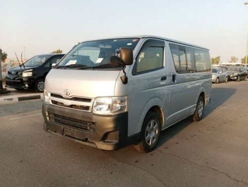 تويوتا هاياس TOYOTA HIACE VAN RIGHT HAND DRIVE (PM 891)