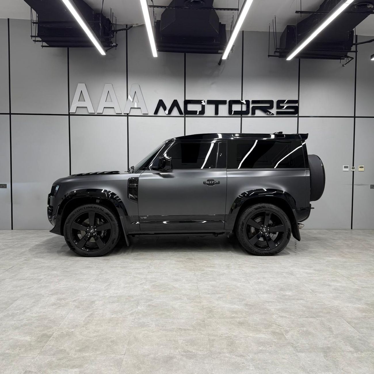 لاند روفر ديفندر 90 X P525 V8 | 5.0L Supercharged | European Specs | 3 Years Warranty & Service | Carpathian Grey