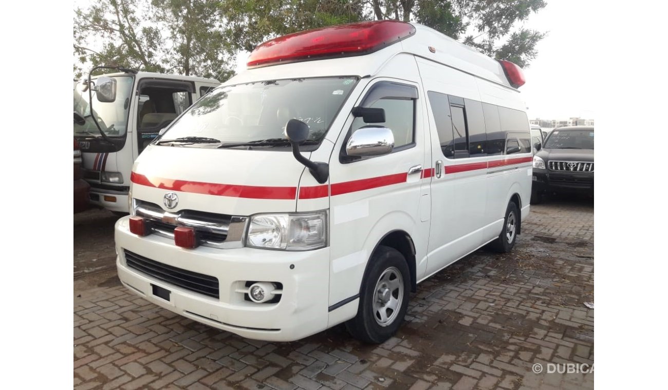 تويوتا هاياس Hiace ambulance van