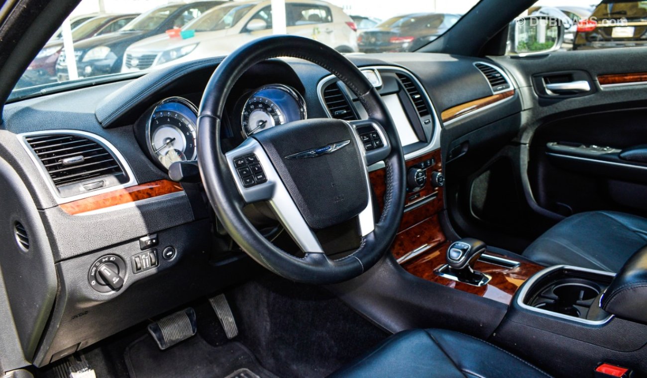 Chrysler 300 Imported No. 2 cruise control, leather wheels, sensors without accidents, in excellent condition, yo