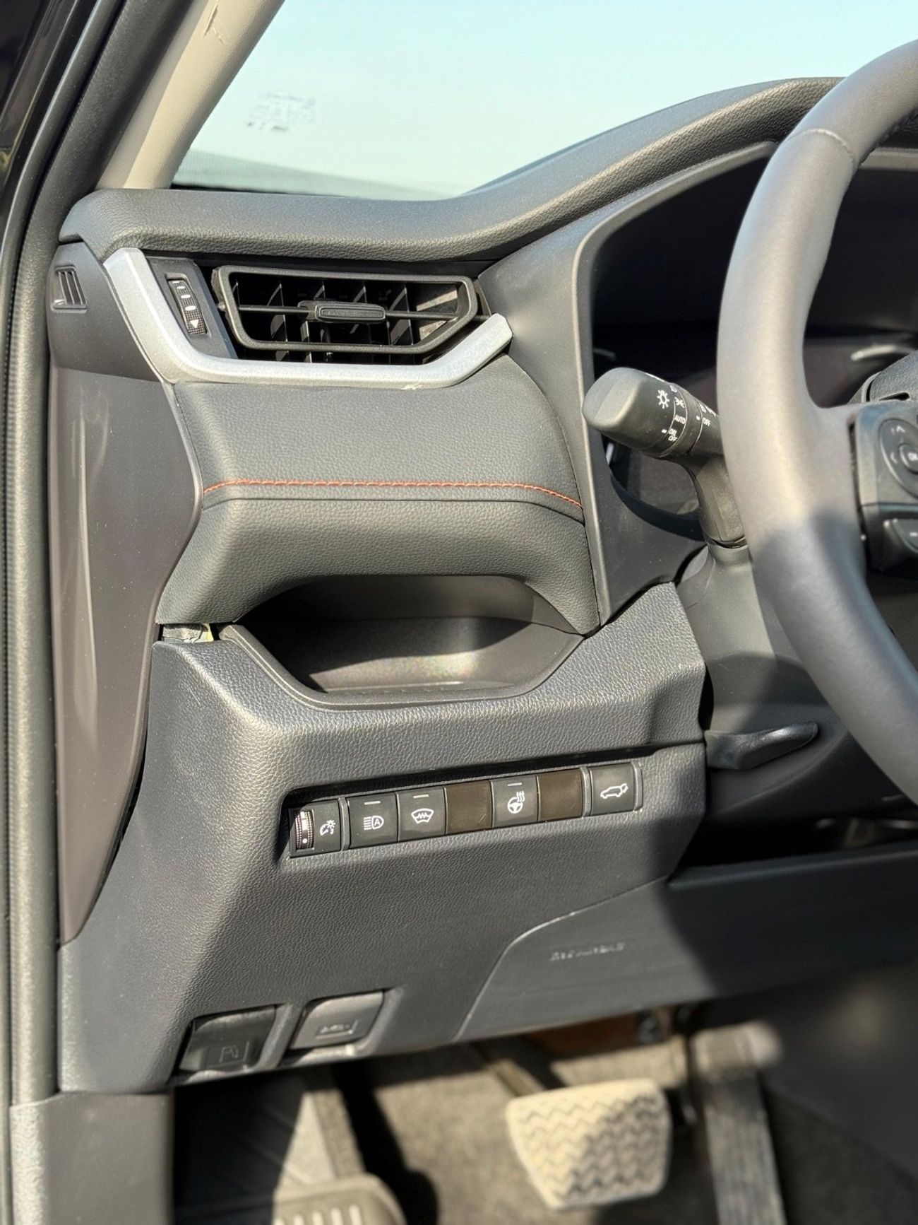 تويوتا راف ٤ Adventure Full Option 4WD Sunroof, leather, push start