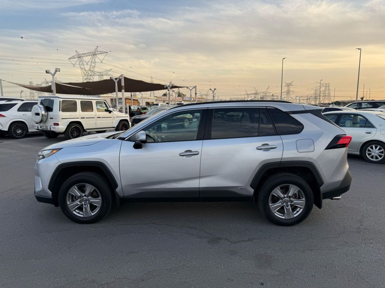 تويوتا راف ٤ VXR 2.5L TOYOTA RAV4 VXR HYBRID | 2.5L | FULL OPTION | UAE PASS