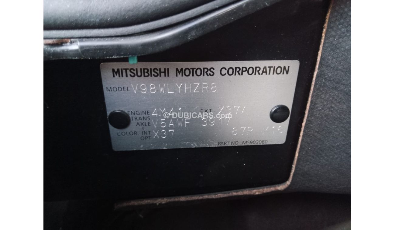 Mitsubishi Pajero MITSUBISHI PAJERO RIGHT HAND DRIVE (PM 882)