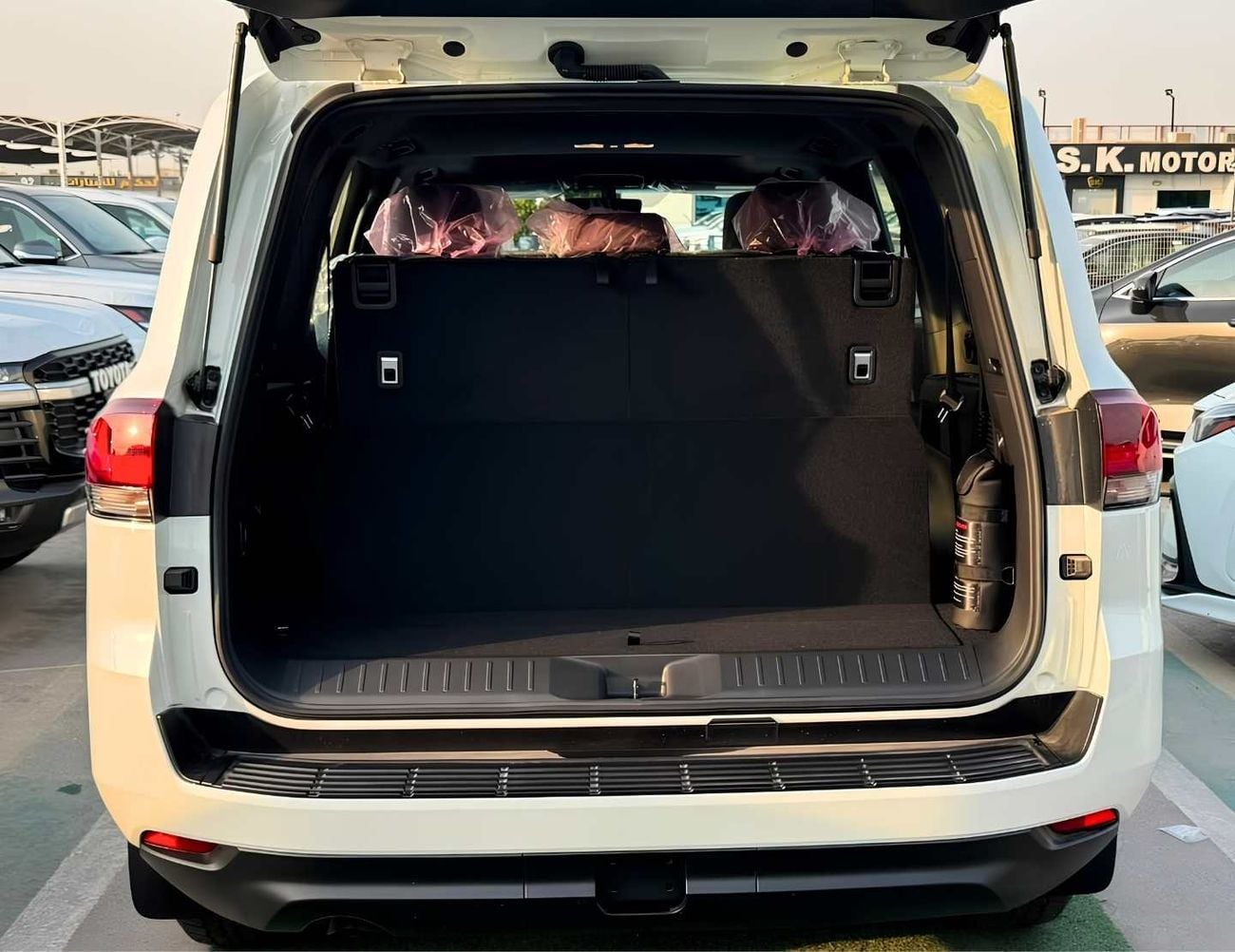 تويوتا لاند كروزر GXR TWIN TURBO || 3.5L PETROL V6 | DRIVER PWR SEAT | SUNROOF | COOL BOX (CODE # GXR3B)