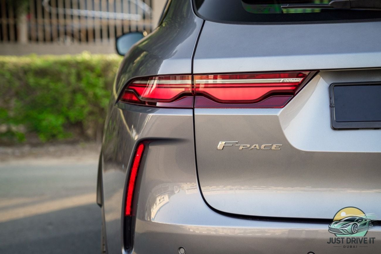 جاكوار F بيس SVR 5.0L