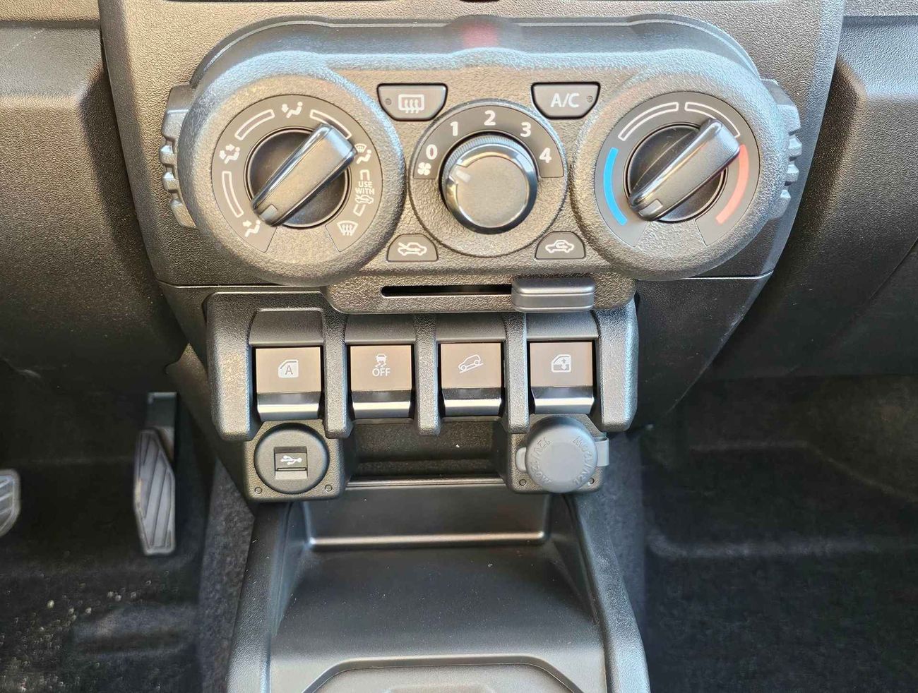 Suzuki Jimny 1.5L  PETROL / A/T / GL ALL GRIP OFF ROAD / DOUBLE TONE / 4WD (CODE # JY15GL)