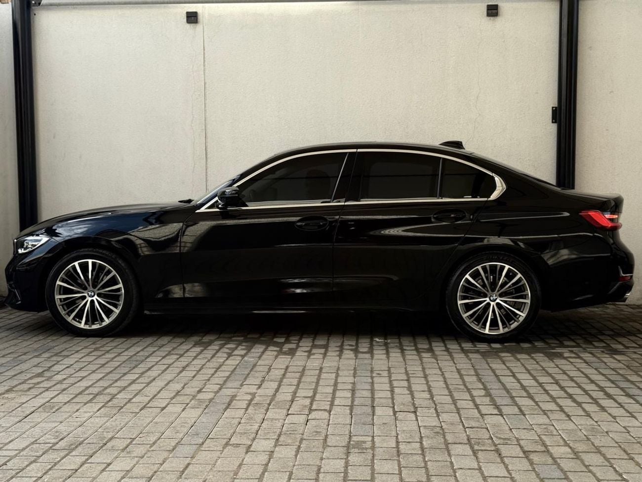 بي أم دبليو 320 Exclusive 2.0L