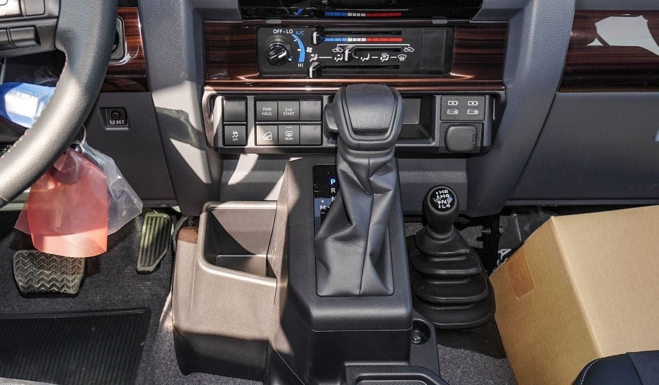 تويوتا لاند كروزر 70 LX 4.0L V6 A/T