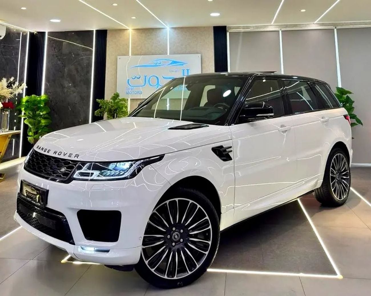 Land Rover Range Rover Sport HSE DYNAMIC AUTOBIOGRAPHY || GCC II FULLY LOADED I| PANORAMIC I| F.S.H || SCREENS II FOOTSTEPS
