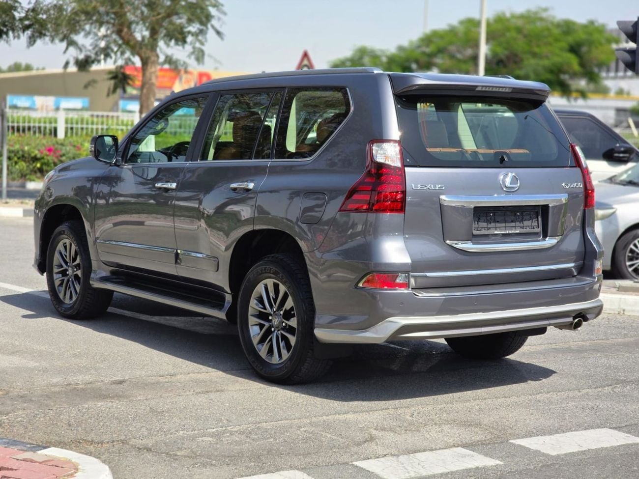 Lexus GX460 Platinum 4.6L 2018 GCC AL FUTTAIM LEXUS FULLY LOADED WITH FULL AGENCY SERVICE HISTORY IN MINT CONDIT
