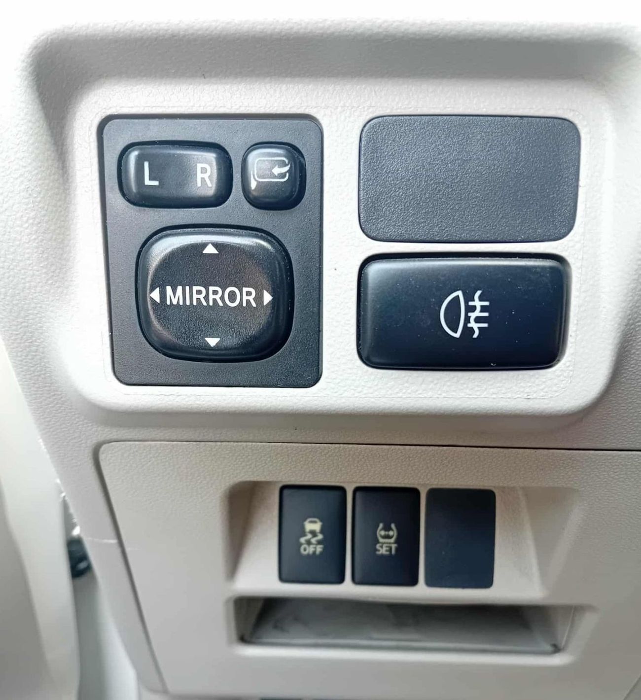 تويوتا أفانزا تويتا أفانزا 2020 خليجى بحاله ممتازه ممشى 143000كم بمحرك 1500 سى سى بسعر 32000درهم